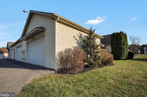 120 Strayer Dr, Carlisle PA 17013-4407 exterior