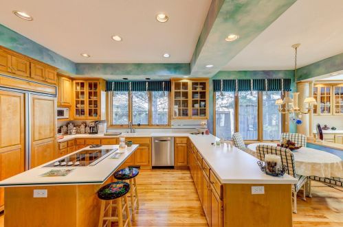 902 Highview Cir, Saint Paul MN  55118-3687 exterior