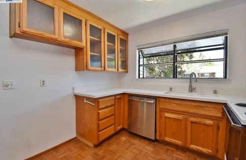 7048 Lancaster Rd, Pleasanton, CA 94568-2116