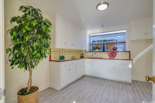 447 Girard St, San Francisco CA 94134-2109 exterior