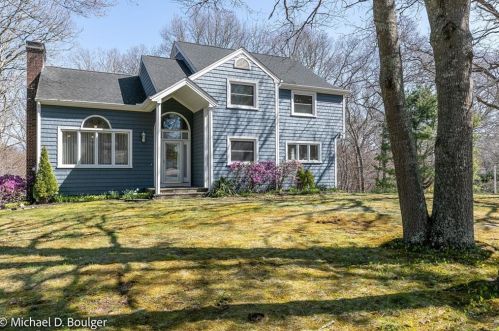 36 Cosmo St, Westerly, RI 02891-5913