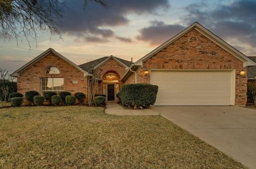 6233 Roaring Springs Dr, Fort Worth, TX 76180-5559