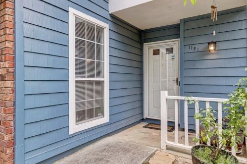 1121 Old Saybrook Ct, Stone Mountain, GA 30083-2633