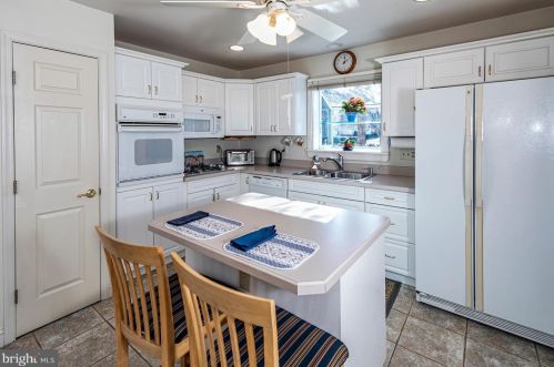 2 Birchwood Ct, Princeton NJ  08540-5041 exterior