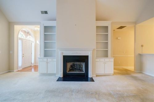 1243 Creek Forest Ln, Austell, GA