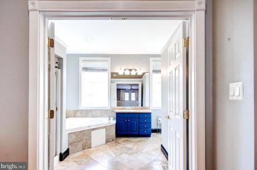 423 16 St, Philadelphia PA  19146-1657 exterior