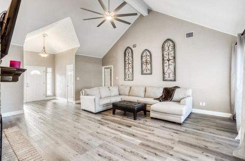 1309 Royal Palm Ln, Carrollton TX 75007-1035 exterior