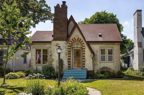 2630 Benjamin St, Minneapolis, MN 55418-3131