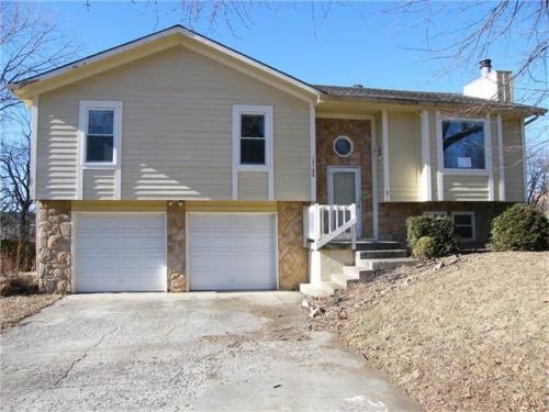 12188 Blackfoot Dr, Olathe, KS 66062-4957