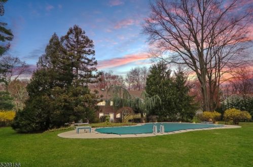 1964 Inverness Dr, Scotch Plains, NJ 07076-2614
