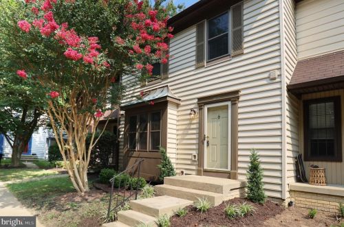 5906 Roberts Common Ct, Springfield, VA 22015-2801