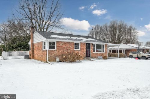 2448 Cambridge Rd, York, PA 17402-3645