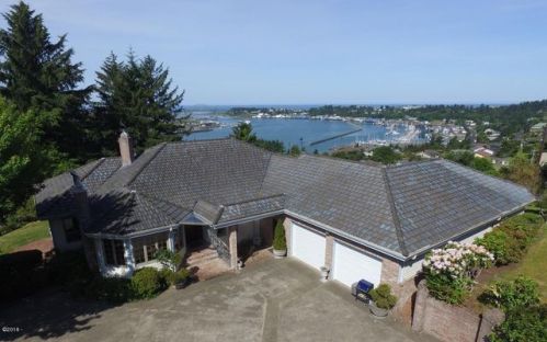 750 Marine Ct, Newport OR  97365-4204 exterior