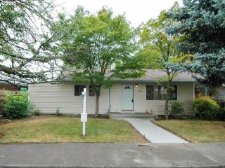 8040 Gladstone St, Portland, OR 97206-3344