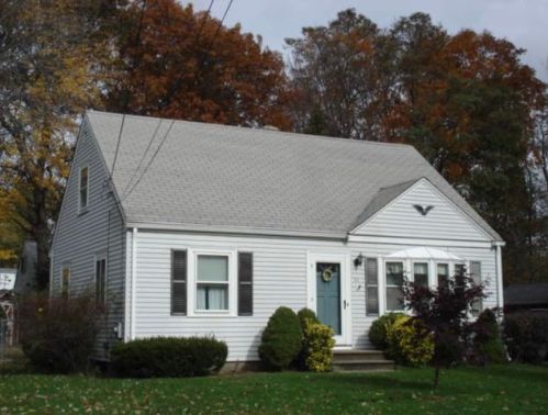 35 Lydick Ave, Warwick, RI 02888-4001
