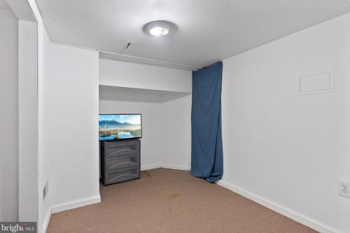 6110 Hegerman St, Philadelphia PA 19135-2805 exterior