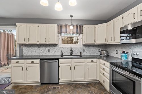 125 Chartwood Dr, Harrisburg, PA 17111-4165