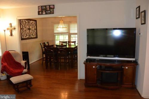 7222 Ashview Dr, Springfield VA  22153-1520 exterior