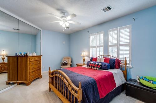 2 Wedgewood Blvd, Conroe TX  77304-1349 exterior