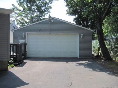 217 Hendley St, Middletown, CT 06457-3572