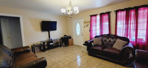 644 Chestnut St, Turlock CA 95380-3802 exterior