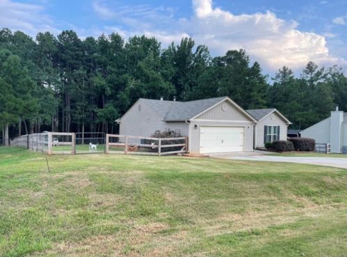 215 Brittany Pointe Dr, Colbert, GA 30628