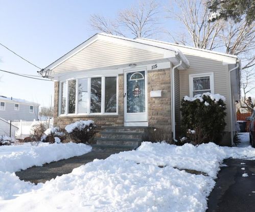 115 Naples Ave, Providence, RI 02908-1224