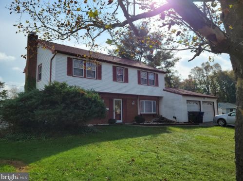 5 Enderly Ln, Willingboro, NJ 08046-2214