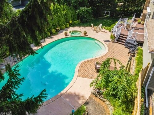 1 Lord William Penn Dr, Morristown, NJ 07960-3214