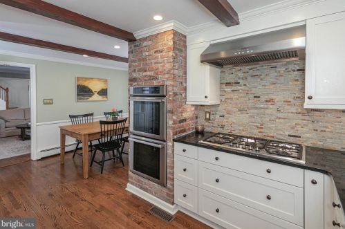 7 Honeybrook Dr, Princeton NJ  08540-7434 exterior