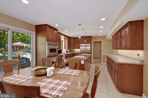 17501 New Hampshire Ave, Ashton MD  20861-9791 exterior