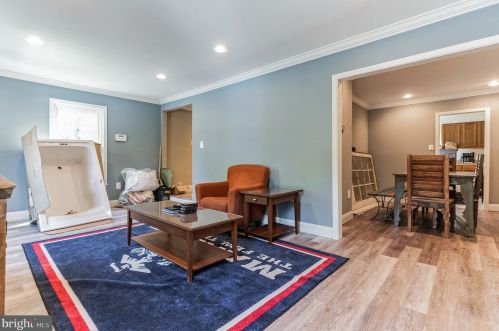 7318 Eggar Woods Ln, Springfield VA  22153-2012 exterior