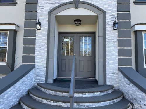 885 Inman Ave, Edison, NJ 08820-1235