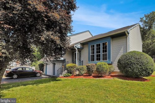 5365 Satterfield Dr, Woodbridge, VA 22193-3422