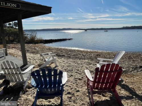 16 Severn Riv Rd, Severna Park MD 21146-4659 exterior