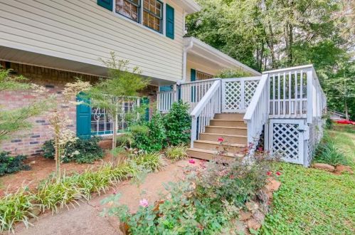 4888 Tarleton Dr, Lilburn, GA 30047-5638