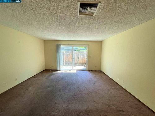 1073 Mohr Ln, Concord, CA 94518-4905
