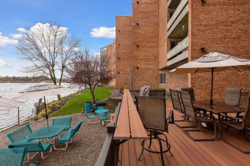 329 Geneva Ave, Saint Paul MN  55128-6406 exterior