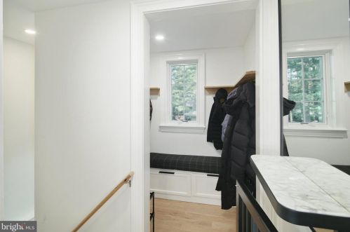 377 Kings Hwy, Tavistock NJ 08033-2004 exterior