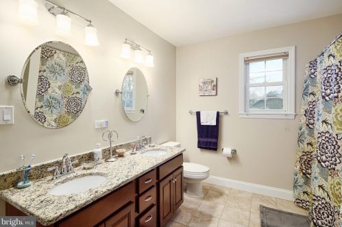 834 Edge Park Dr, Tavistock NJ 08033-1022 exterior