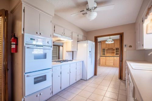 6208 Bellhurst Ct, Fort Worth TX  exterior