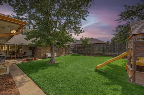 2614 Timberleaf Dr, Carrollton TX 75006-2040 exterior