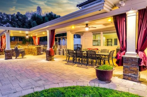 16352 Sierra Heights Dr, Riverside CA  92503-8457 exterior