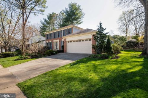10801 Burr Oak Way, Springfield, VA 22015-2407