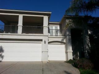 7562 Sunriver Dr, Fresno, CA 93722-2208