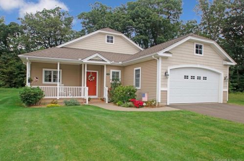 9 Hunters Rdg, Granby, CT 06035-2635