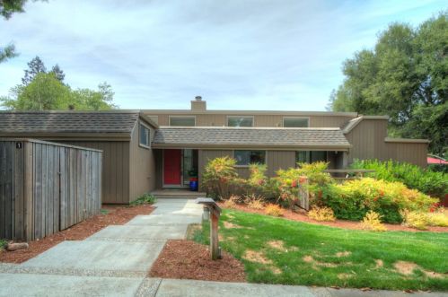 1 Farm Rd, Los Altos, CA 94024-7059