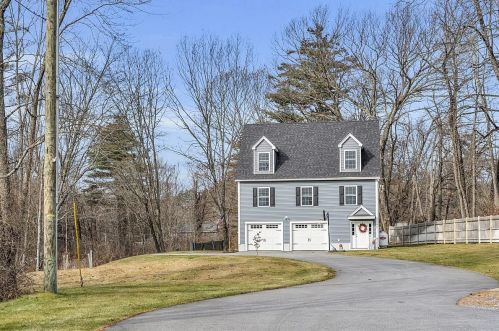 76 Chester Rd, Derry, NH 03038-3958