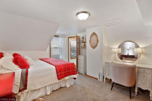 834 Algonquin Ave, Saint Paul MN  55119-3701 exterior