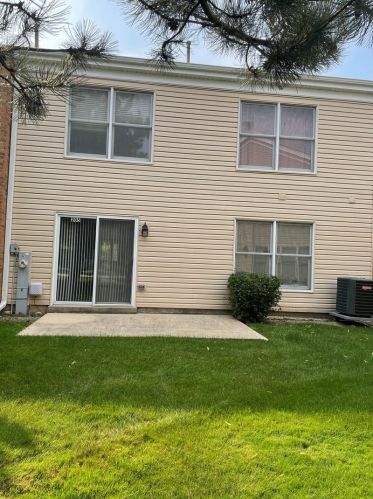 205 Tosca Dr, Wood Dale, IL 60191-2069